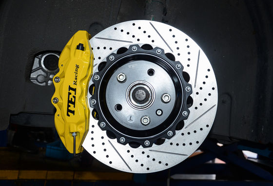 BBK для Audi A3 установило большие наборы тормоза 6 крумциркулей поршеня с колесом P60S ротора 18inch 355*32mm