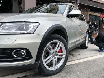Купить Audi Q5 BBK Большой тормозный комплект 6 поршней с 355 * 32 мм ротором с двумя тормозными линиями онлайн изготовление